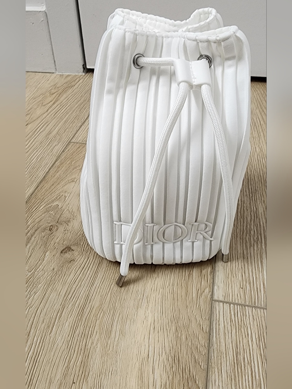 New Dior Makeup Pouch White Drawstring Bucket Bag In Box - Picture 2 of 8